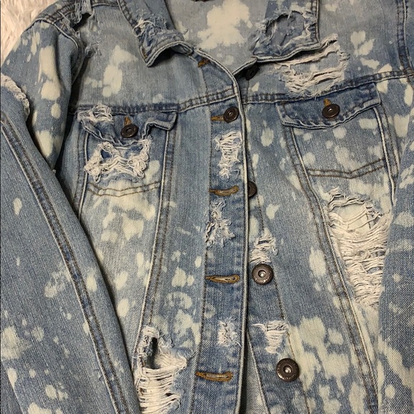 Distressed Jean Jacket Size L/XL - Picture 4 of 7